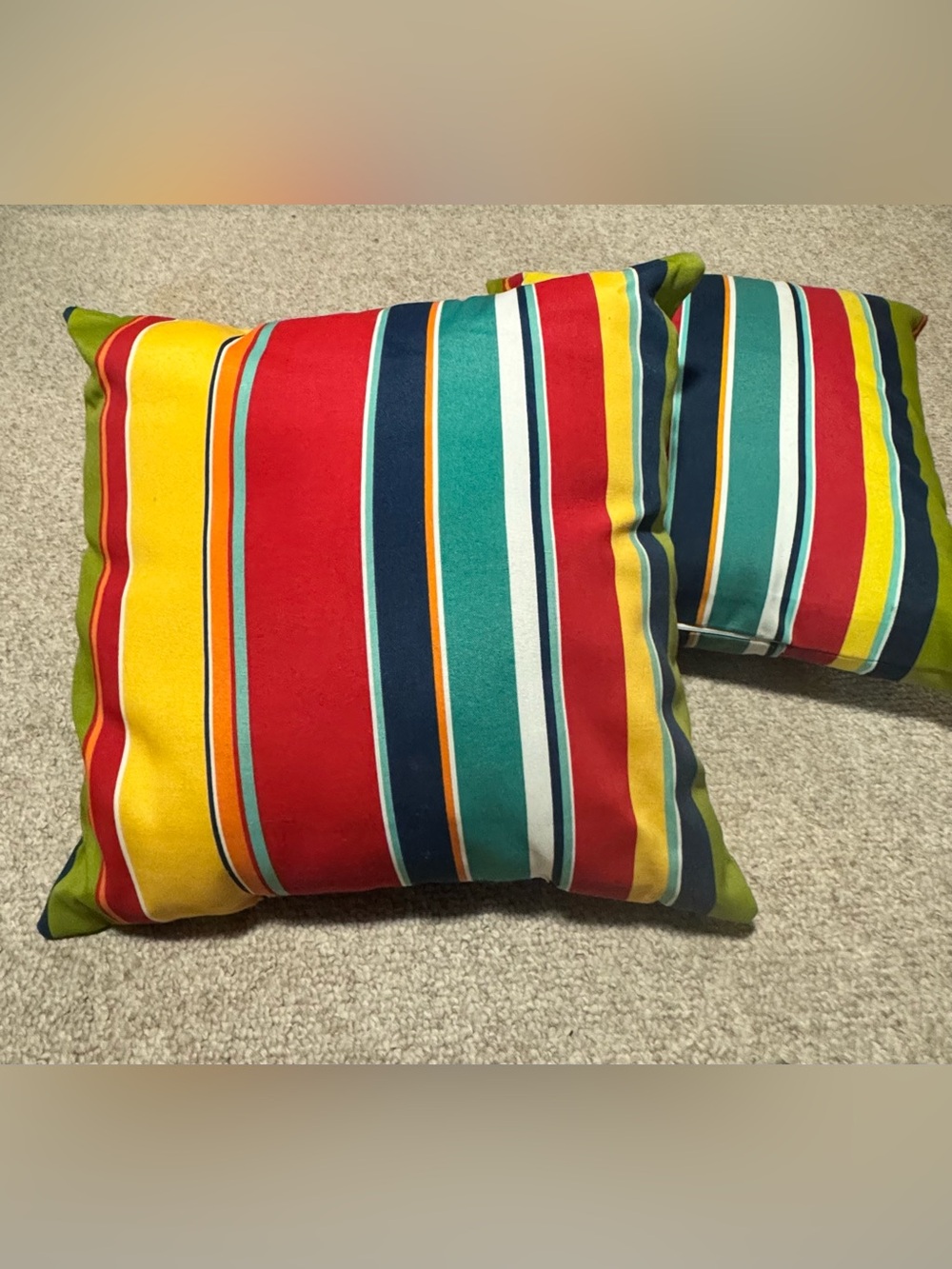 2 pillows 18x18